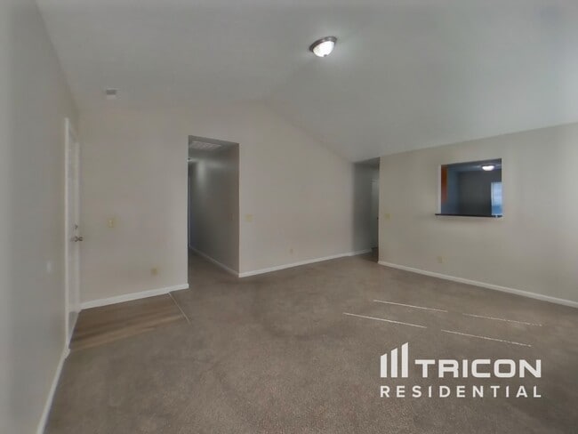 Photo - 625 Eastpointe Dr