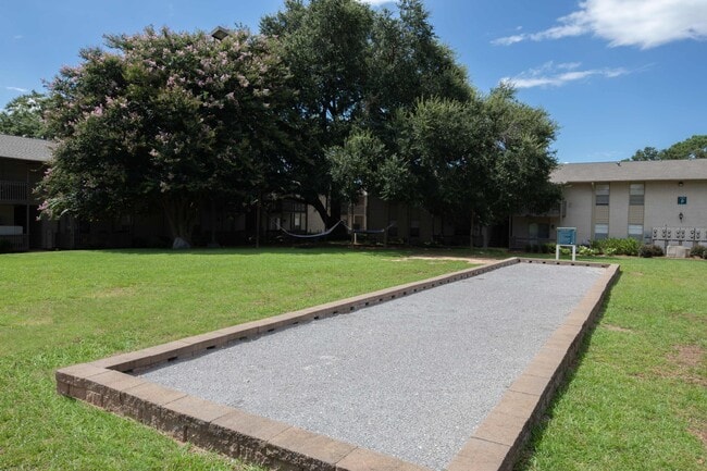 Building Photo - Huntleigh Woods Rental