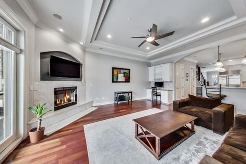 Photo - 1337 W Roscoe St