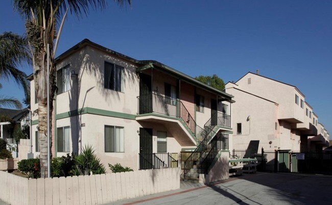 Las Palmas Apartments - Las Palmas Apartments