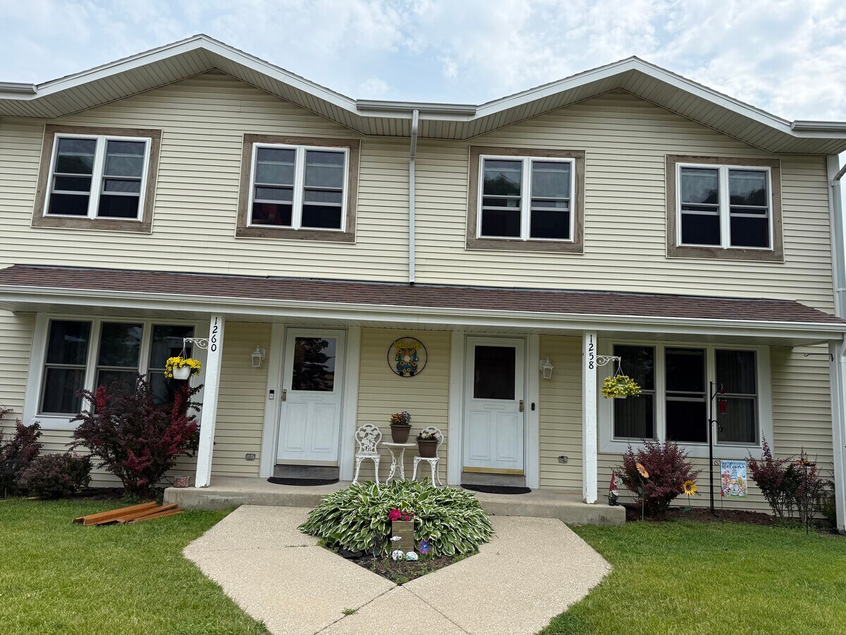 Casa adosada de 3 dormitorios con garaje privado para 2,5 coches. - 1258 Sunnyridge Rd