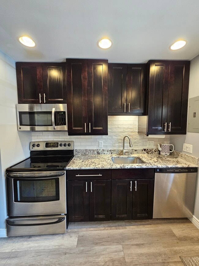 Photo - 4073 Spruce Way Unidad 24