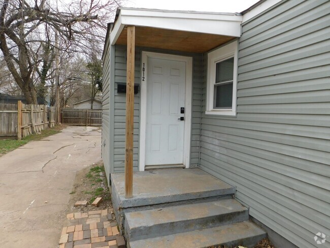 Building Photo - 1 Bed 1 Bath Duplex w/ Washer Dryer hookup Rental