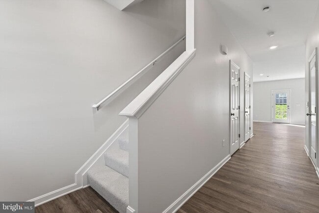 Photo - 183 Caterpillar Dr