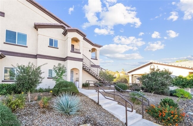 Building Photo - 2291 W Horizon Ridge Pkwy Unit 12270