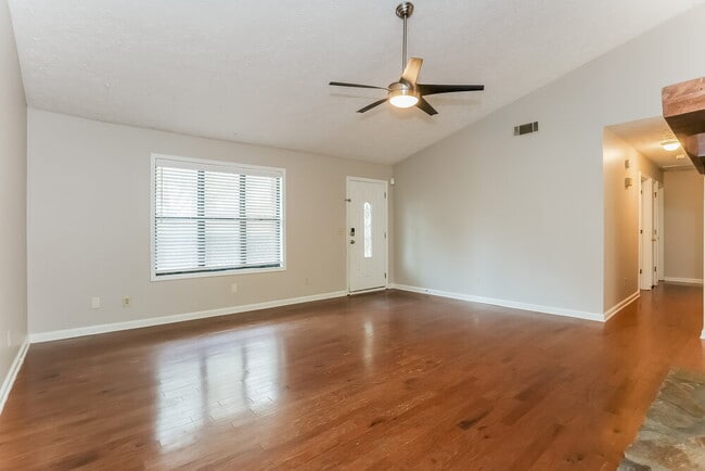 Photo - 3519 Shelly Dr NW