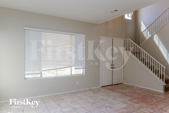 Photo - 820 Crescent Moon Dr