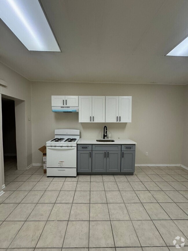 Building Photo - 79 Jackson St Rental