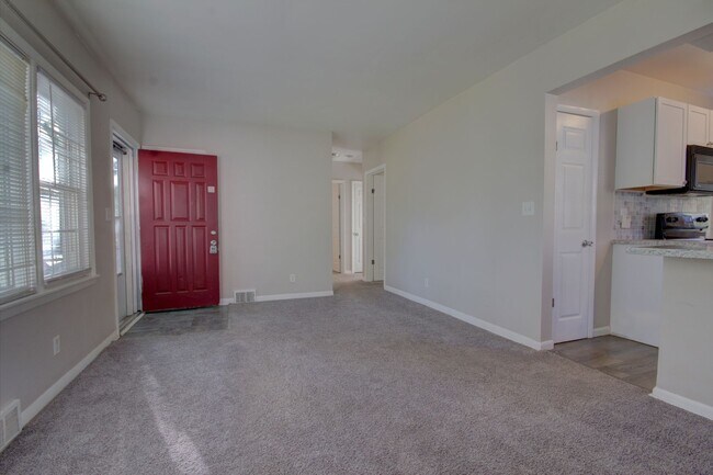 Photo - 2 Bed Bettendorf Home