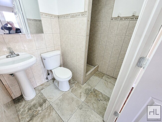 Photo - NEPTUNE AVENUE Unit 11400