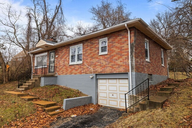 Photo - 375 Adrian Dr