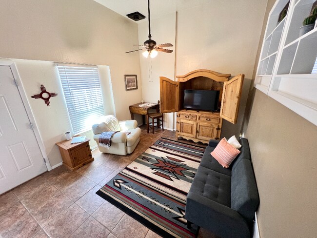 Photo - 5400 Marble Ave Unidad 3