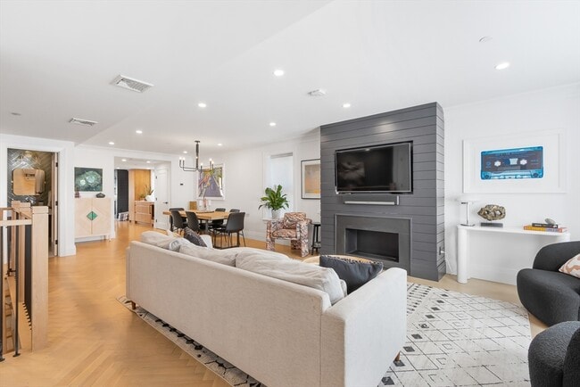 Building Photo - 69 Montgomery St Unit 1