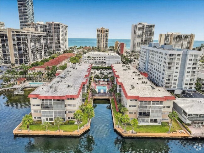 Building Photo - 2097 S Ocean Dr Unit 305 Rental