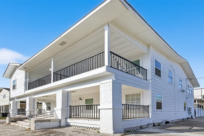 Photo - 2202 Hutchins St Unit B