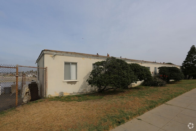 Photo - Silver Spray Apartments