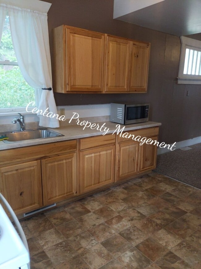 Photo - 2 Bedroom 1 Bath walking distance to Montana Tech