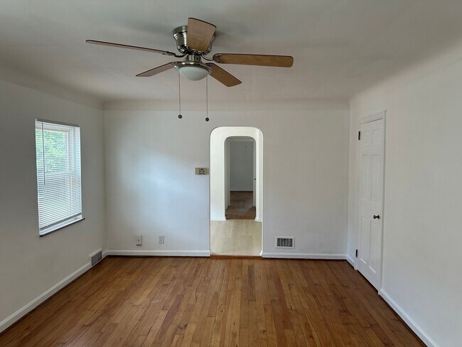 Photo - 1660 Llanfair Ave Unit 4