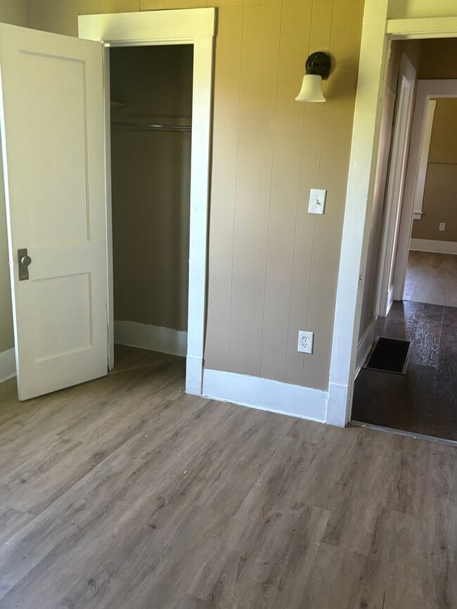Photo - Section 8 Accepted! 3br 2-Story House
