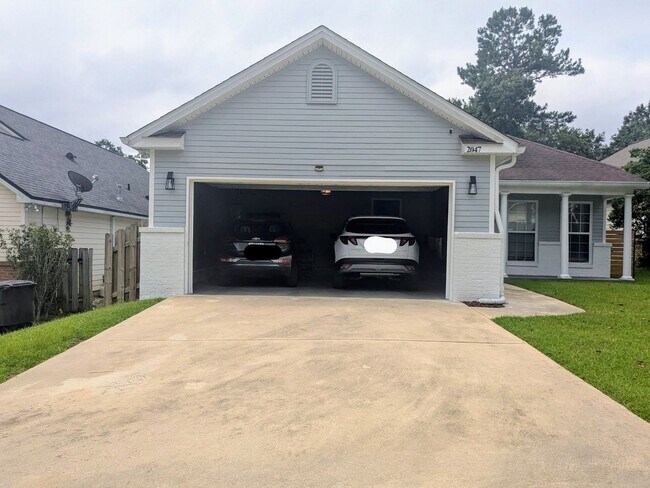 Photo - 2047 Sunny Dale Dr