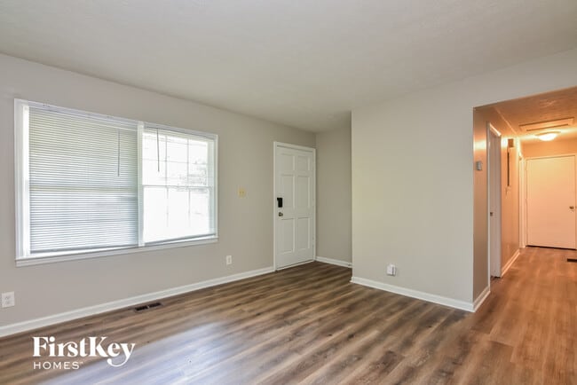 Photo - 295 Charlotte Blvd