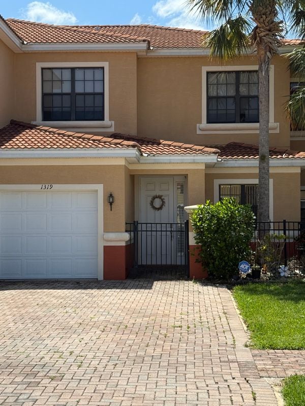 Photo - 1319 Clove Dr Townhome