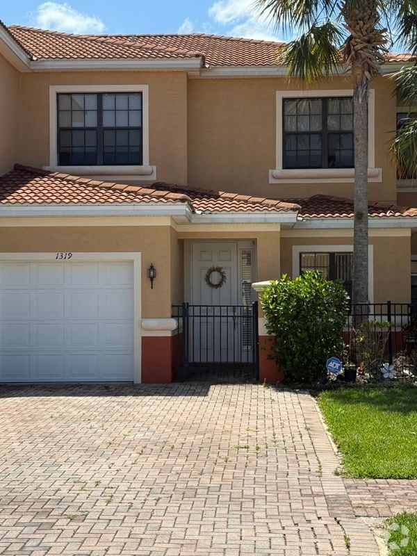 Building Photo - 1319 Clove Dr Rental
