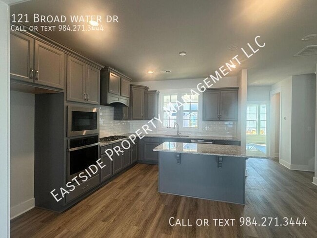 Photo - 121 Broadwater Dr
