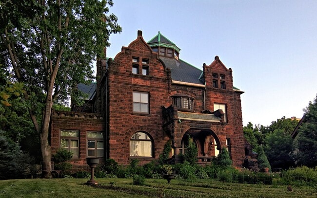 Building Photo - 1818 La Salle Ave Unit 3