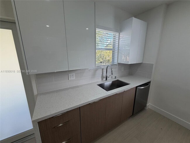 Photo - 1045 SW 8th Ave Unidad 1045