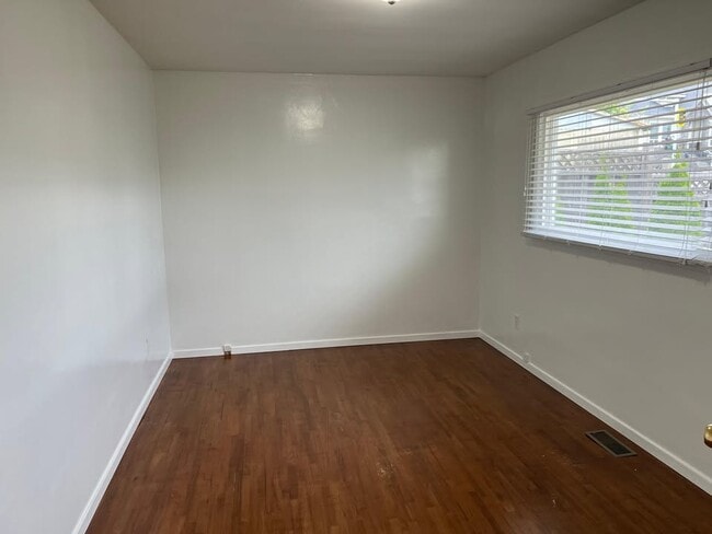 Photo - 15950 Fraser Hwy