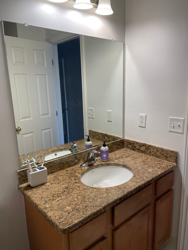 Photo - 5748 Hampshire Ln Unidad 5748 Hampshire Lane