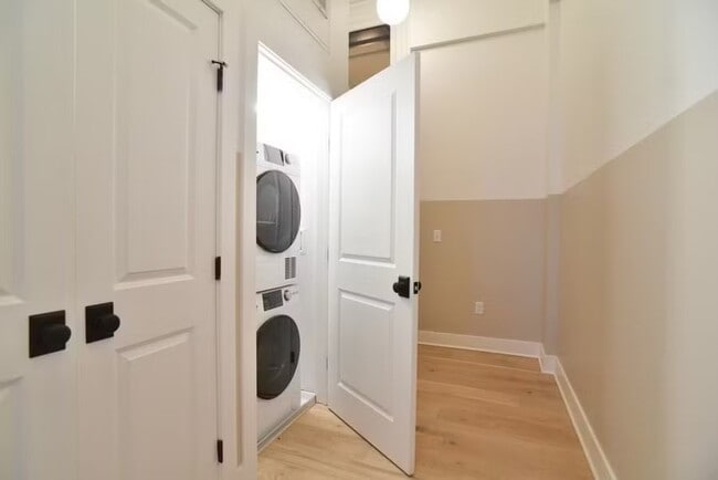 Photo - 30 W Broad St