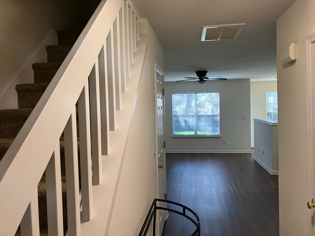 Building Photo - 10718 Sleigh Bell Ln