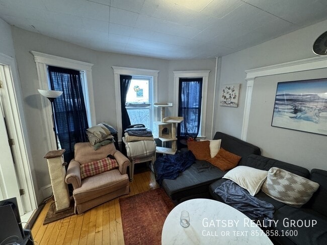 Building Photo - 9 Burnham St Unit 1R