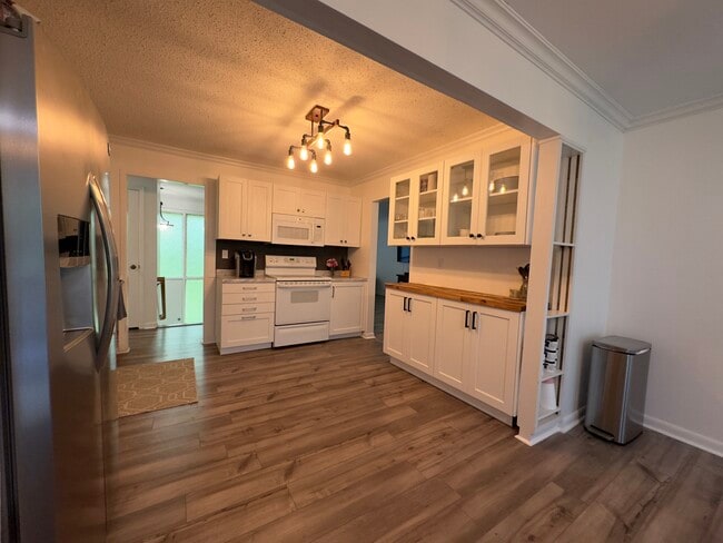 Photo - 10412 Pinedale Dr