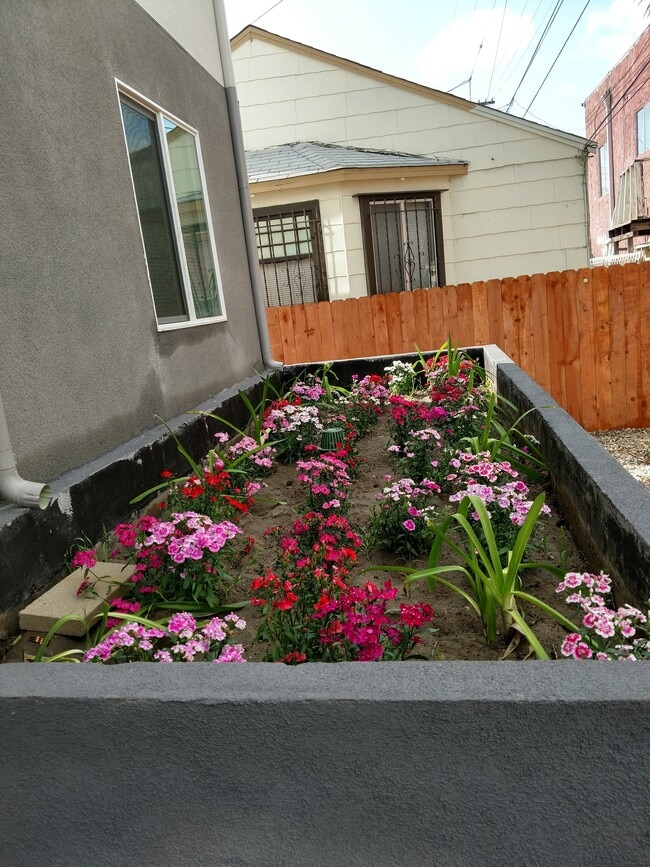 Photo - 3961 Halldale Ave Unidad 1