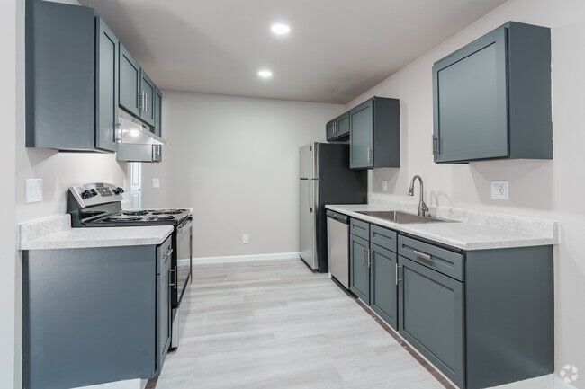 2BR, 2BA - 950SF - Kitchen