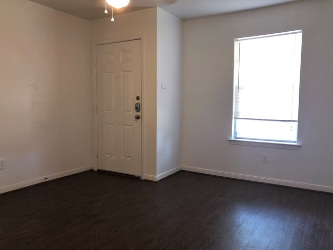 Photo - 2BR / 2BA Duplex with Fenced Yard in Bryan