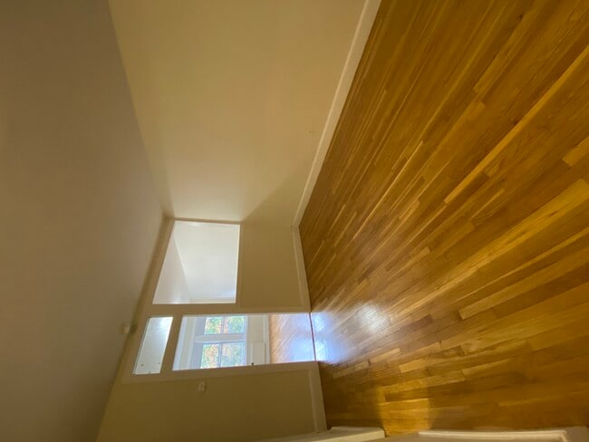 Building Photo - 33 Lancaster Terrace Unit 306 Rental