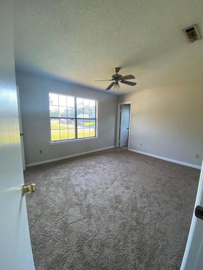 Photo - Pet Friendly Ridgewood Subdivision Gem: 3-...