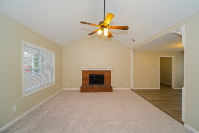 215 Mountain Ln