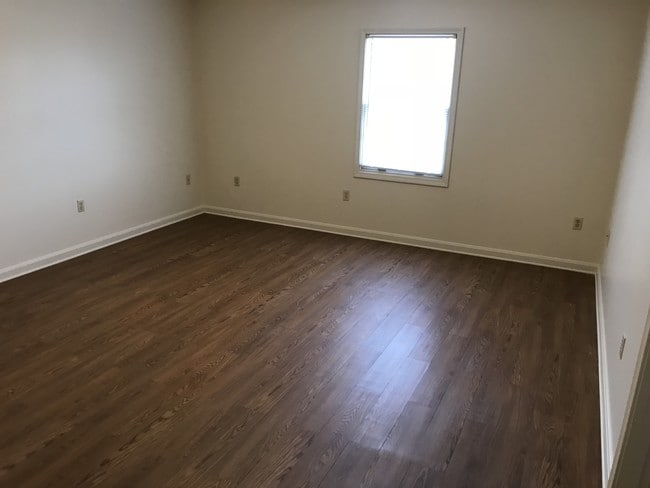 FAMILY ROOM - 120 Middleground Way Unit 01