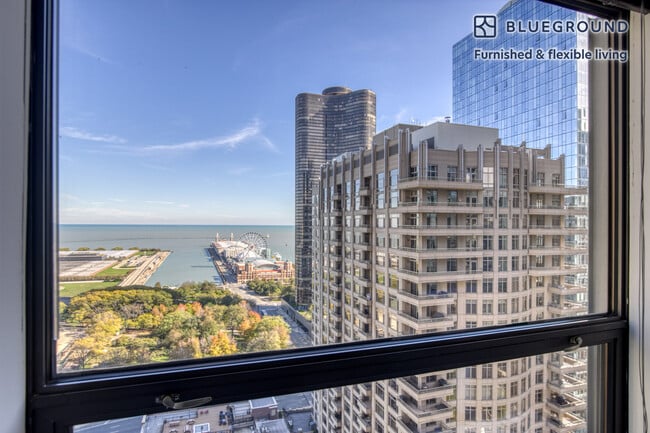 Photo - 445 E Ohio St Unidad FL31-ID450