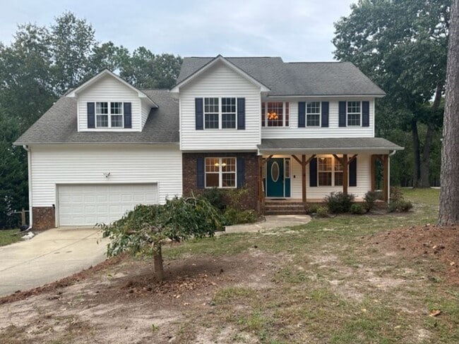 Building Photo - Stunning 3 Bed 2.5 Bath Home with Large Bo...