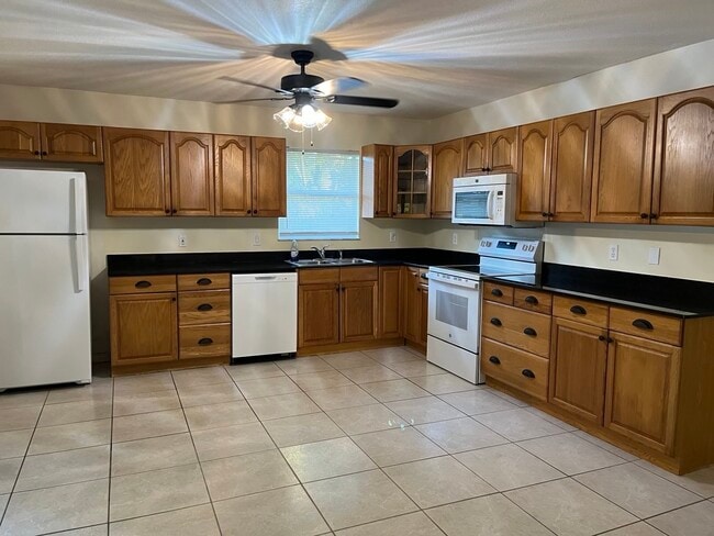 Photo - 1668 SW Herder Rd