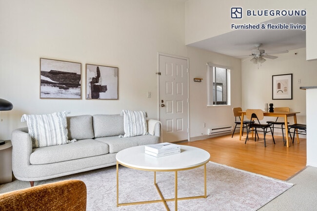 Photo - 1600 Villa St Unidad FL3-ID939