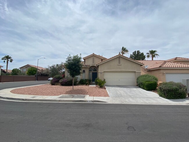 Beautiful 3 bed/2 bath home located in the... - Beautiful 3 bed/2 bath home located in the...