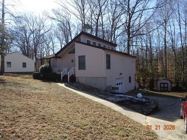 Photo - 4 bedrooms 2.5 bathrooms Single Family Home for Rent