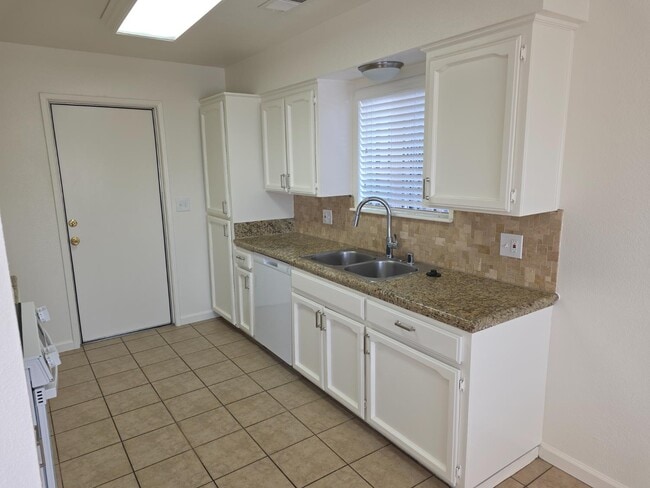 Photo - 4951 E Fillmore Ave